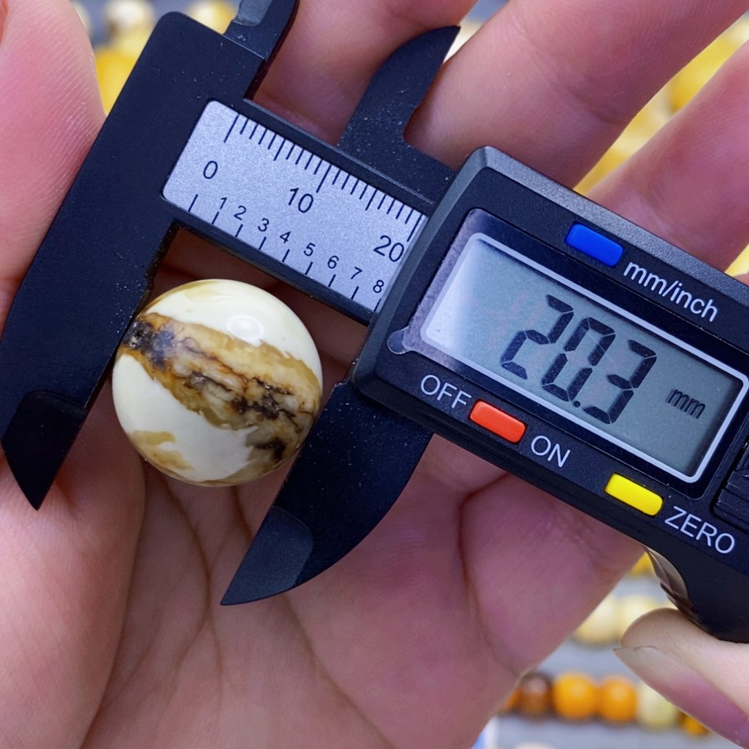 未镶嵌琥珀珠宝奇石