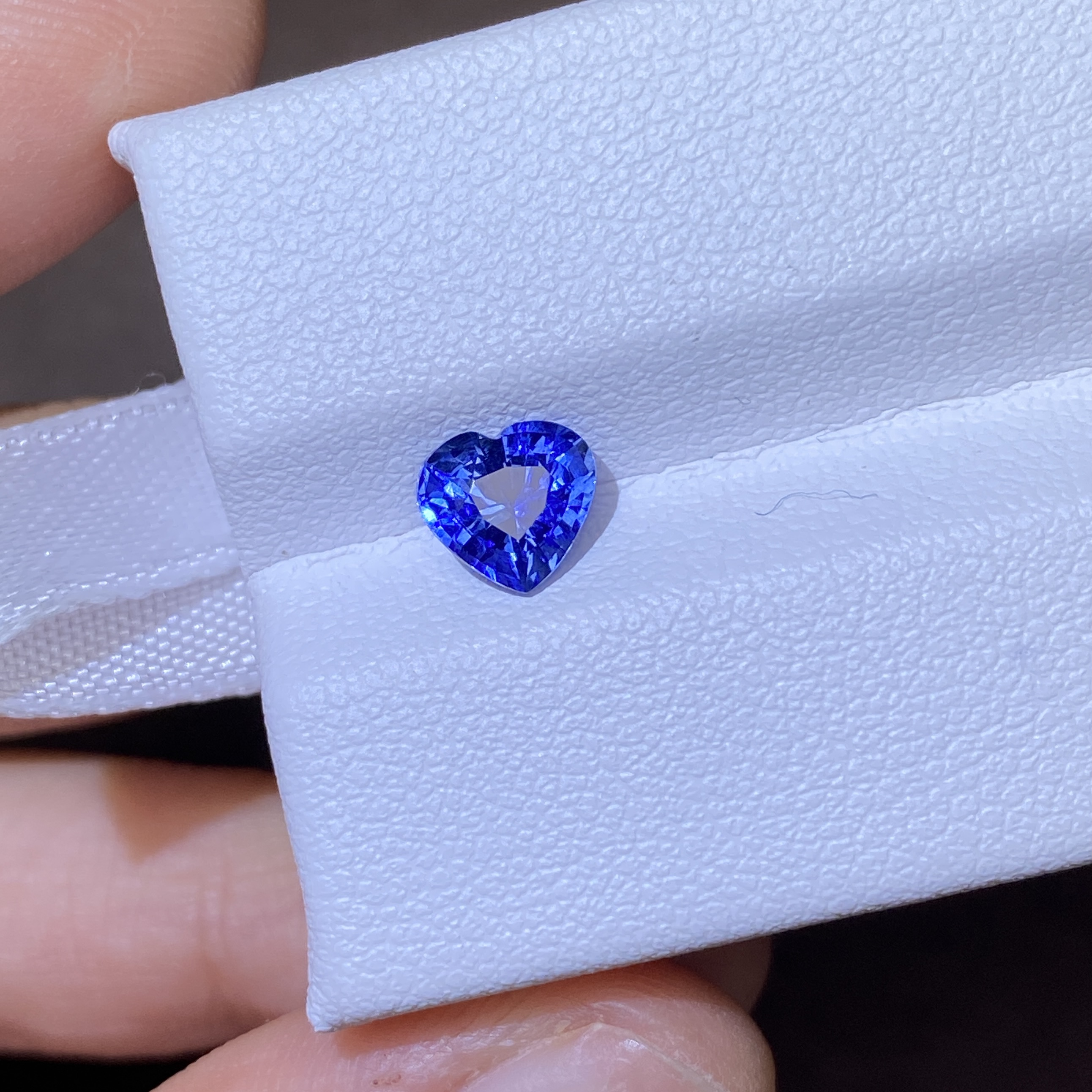  24M029 有烧矢车菊蓝蓝宝石 1.17克拉