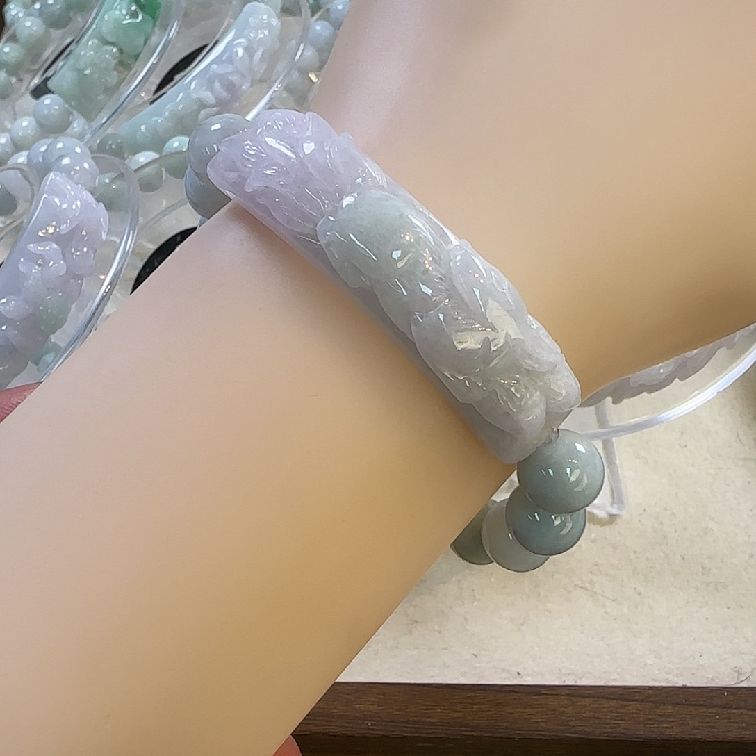 翡翠未镶嵌颈饰手牌