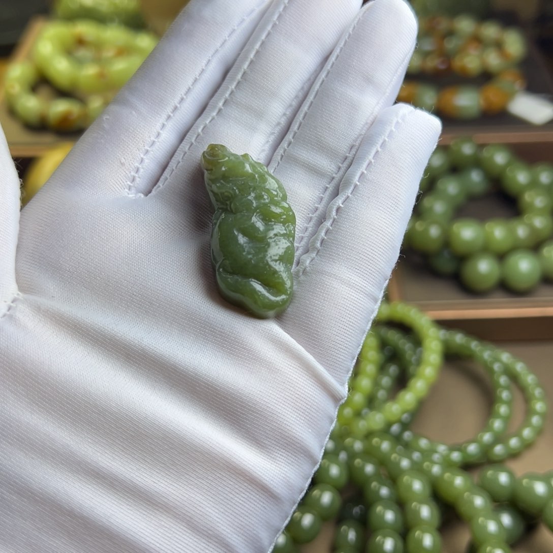 岫岩老玉（透闪石质玉）挂件未镶嵌