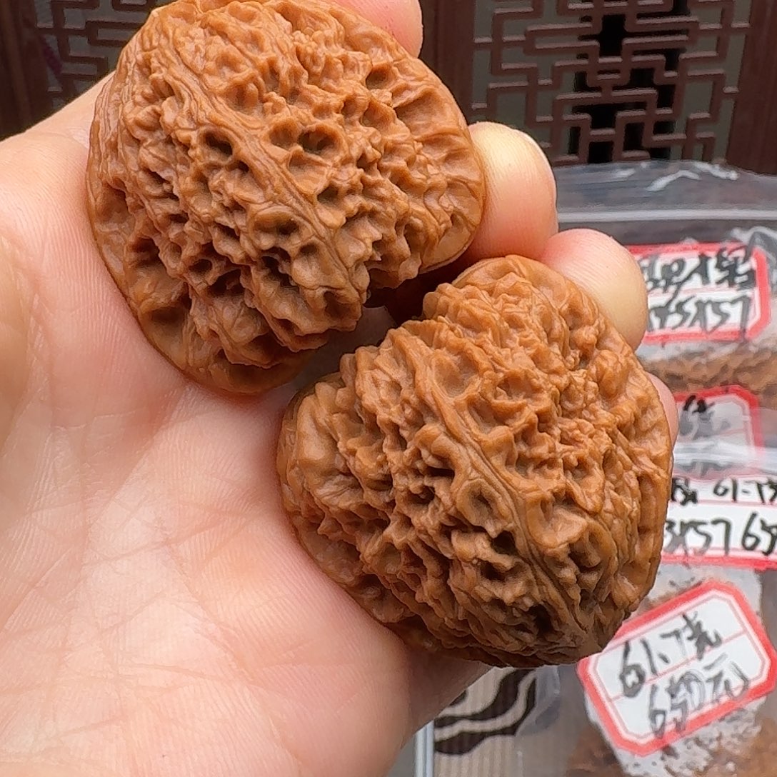 郭***。文玩核桃把件南疆石