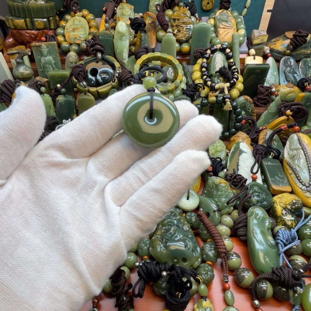 岫岩老玉（透闪石质玉）未镶嵌颈饰