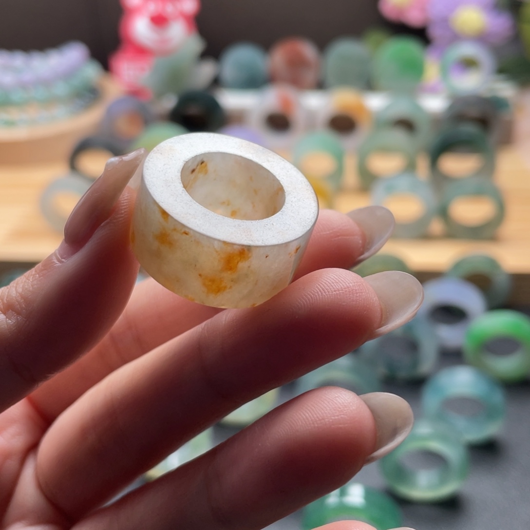 诗***华定制翡翠未镶嵌翡翠