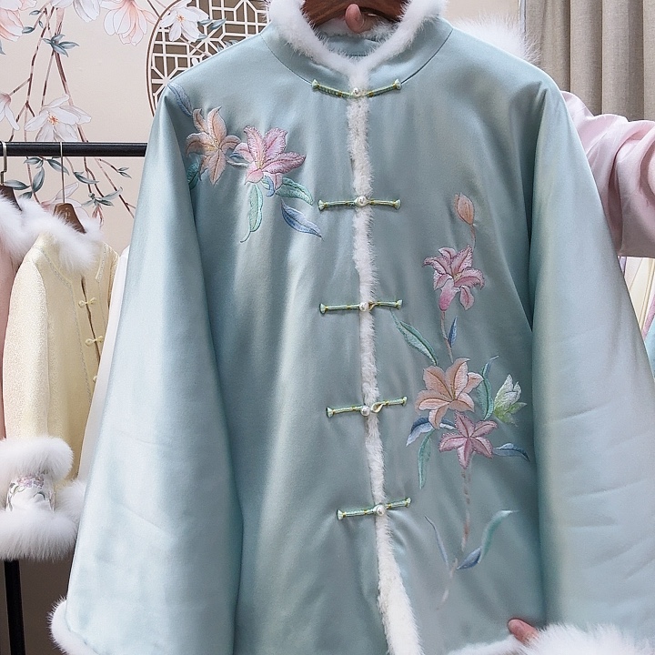 织绣真丝天青色棉服