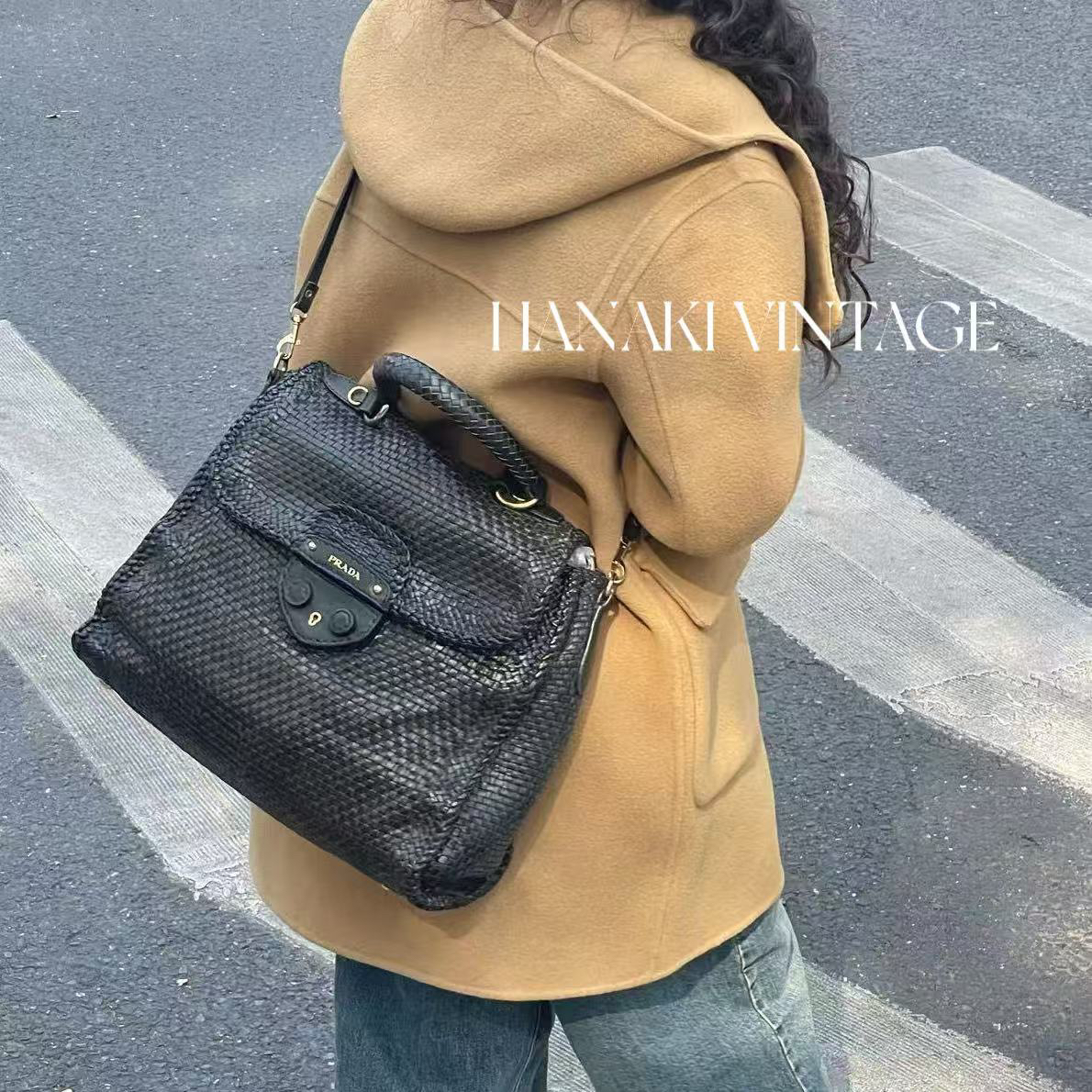 95新 Prada/普拉达 花绮中古/Prada皮革编织猪鼻扣斜挎包