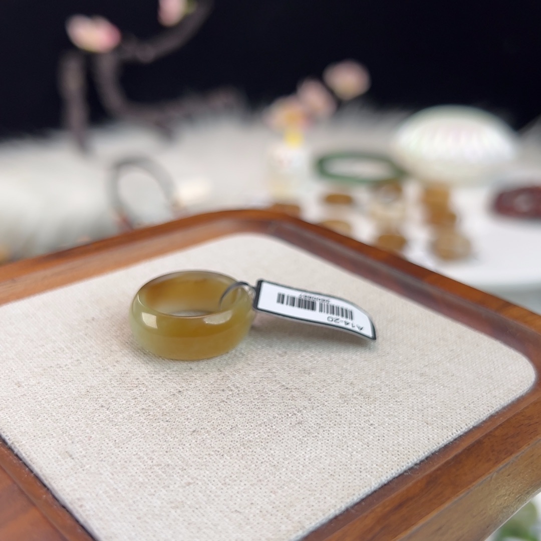 和田玉未镶嵌戒指w34半糖轮胎17.0不退换