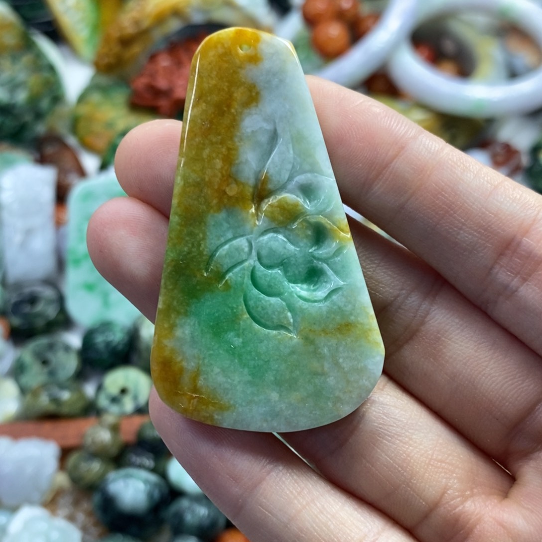 翡翠未镶嵌颈饰吊坠