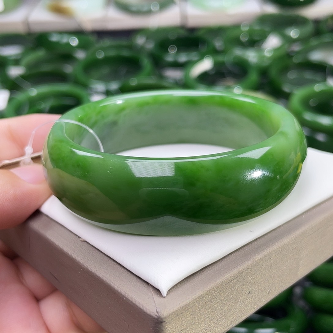 和田玉（碧玉）手镯未镶嵌