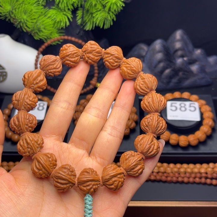 以***七吊坠桃核红魔爆肚17.5