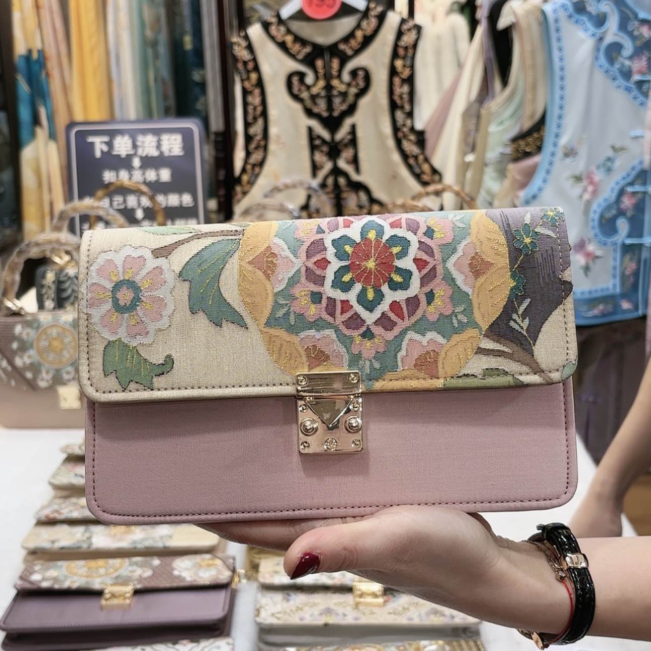 【闪购商品】红****色苏绣等艺术品的收藏和收藏工作也q