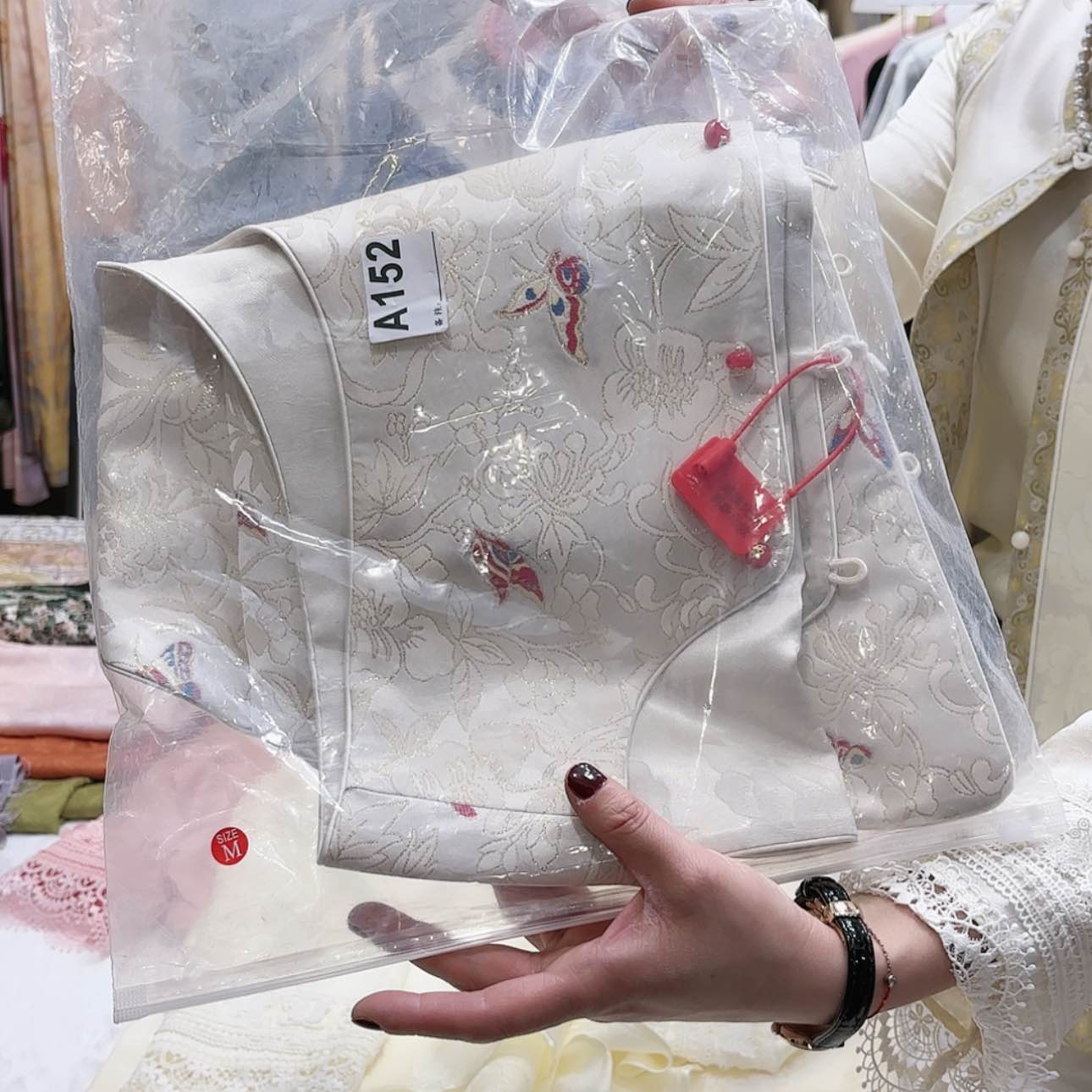 【闪购商品】小****心苏绣的发展历程二十八世纪初的