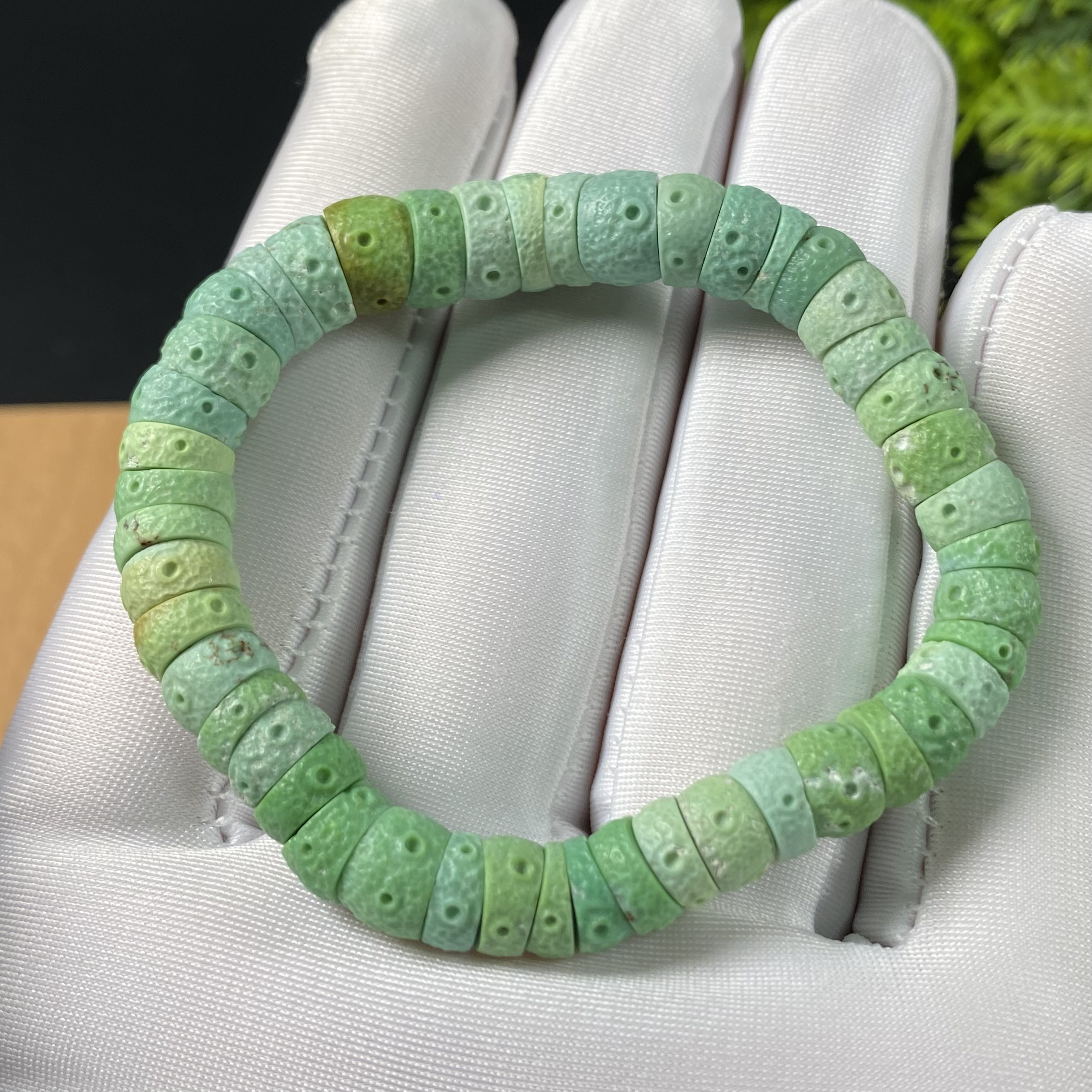 原矿绿松石菜籽黄星球大肠手串 尺寸7.5-9mm，重19.35g，圈围14cm