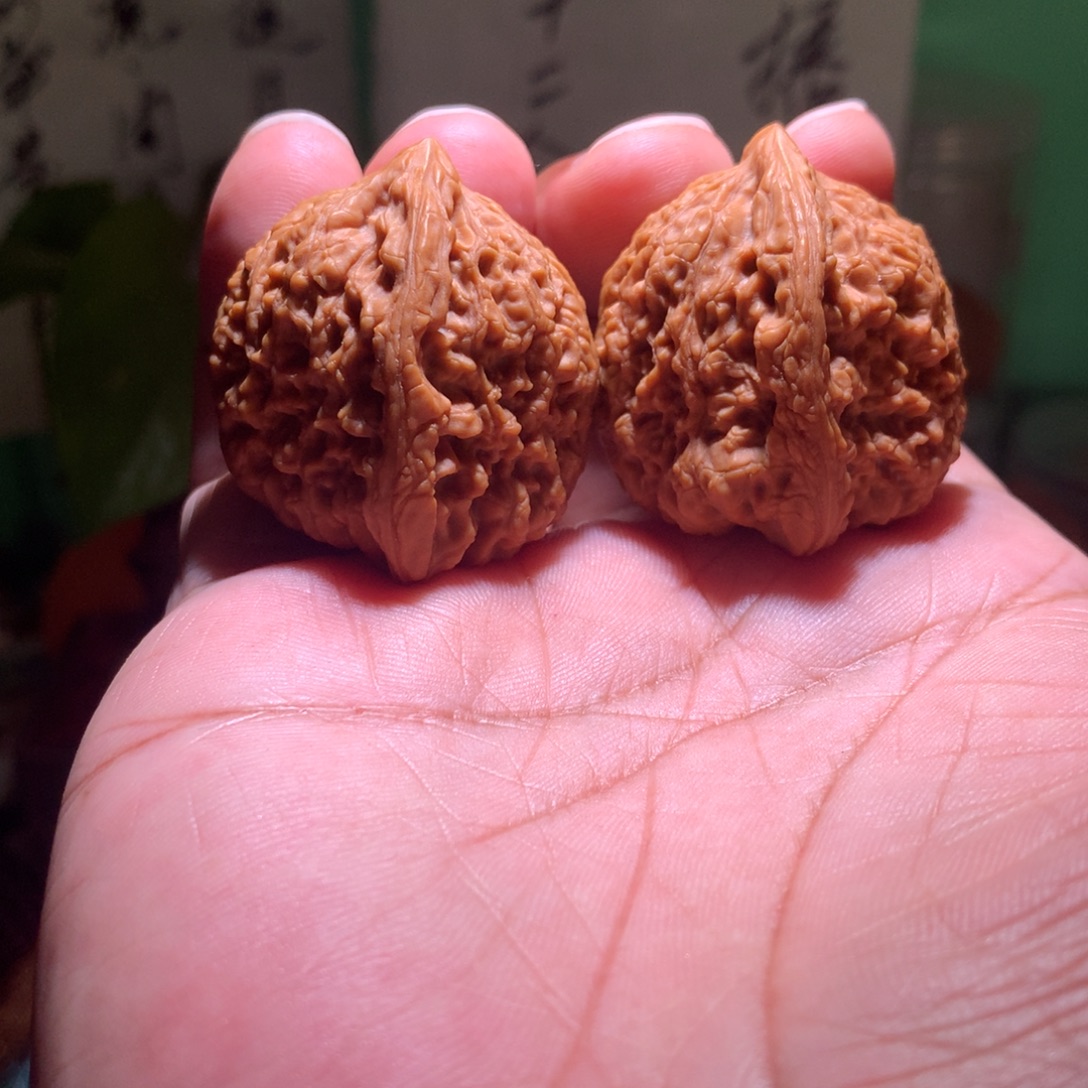 潇***生文玩核桃吊坠三角南疆石