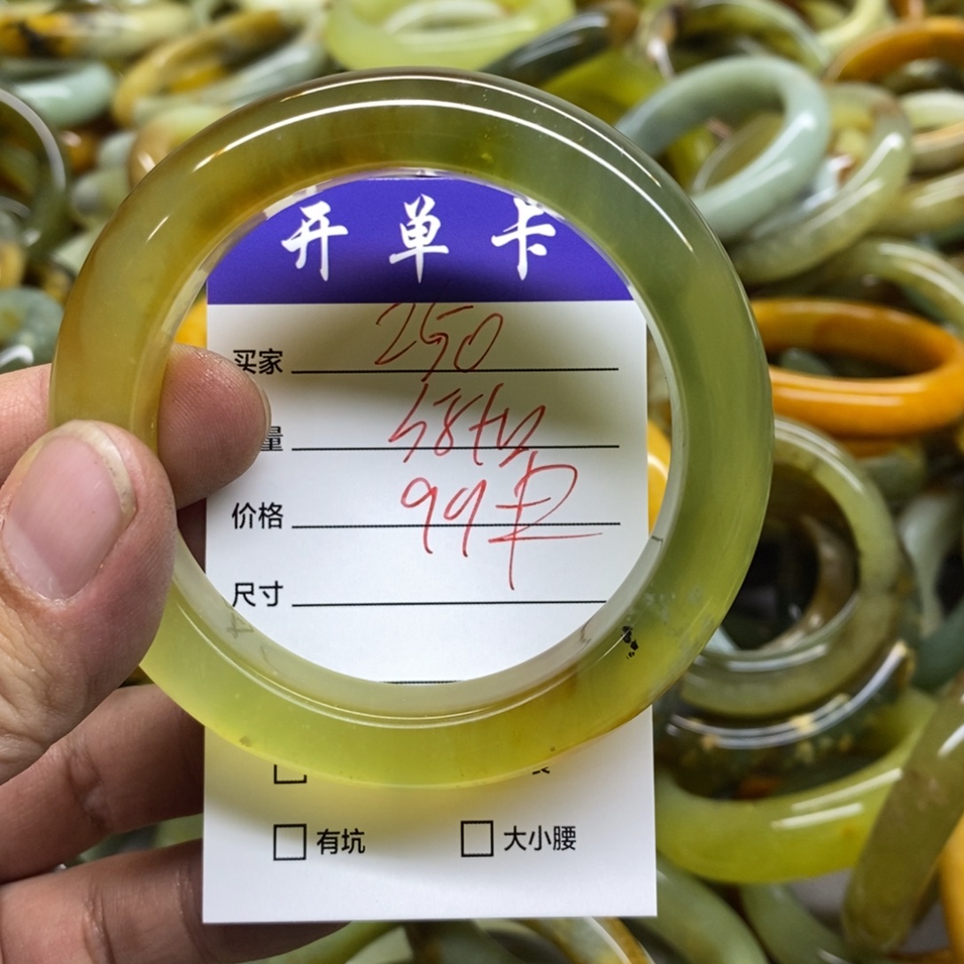 蛇纹石玉未镶嵌手镯