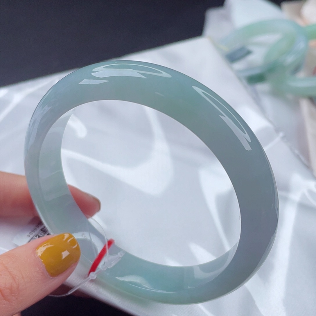 翡翠手镯未镶嵌63圈