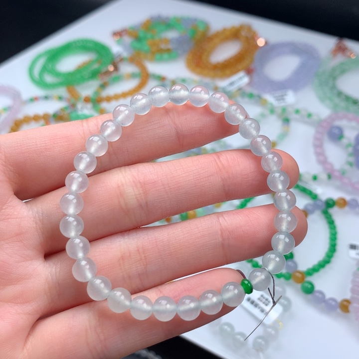 翡翠手镯未镶嵌卡