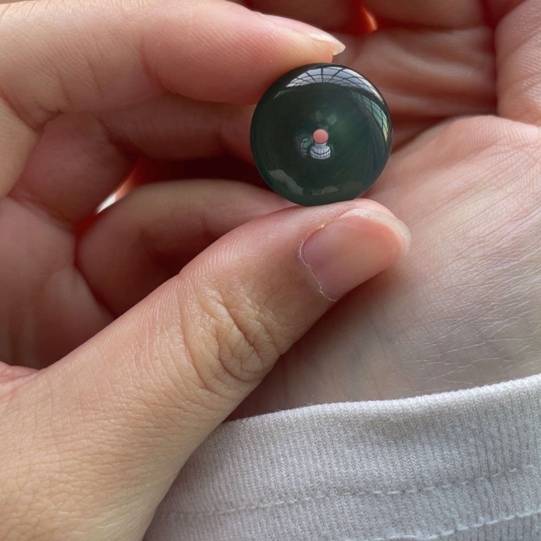 翡翠未镶嵌颈饰送****?危料扣子