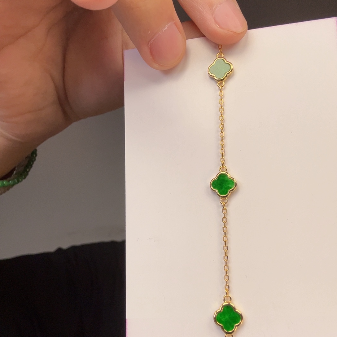 颈饰未镶嵌翡翠一件