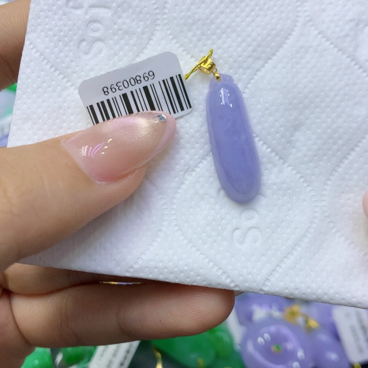 颈饰18K金镶嵌翡翠