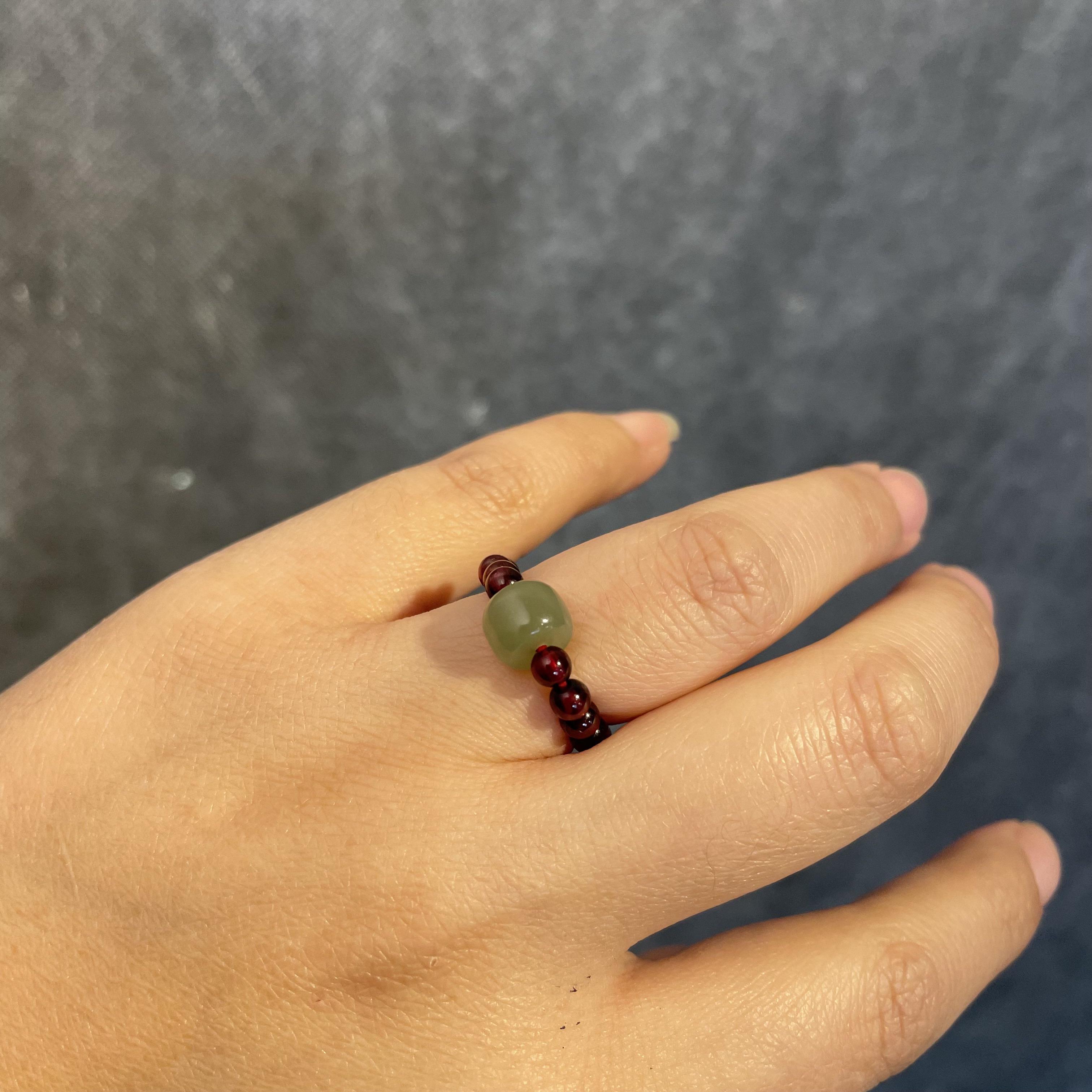 1017 和田玉转转珠素圈款戒指