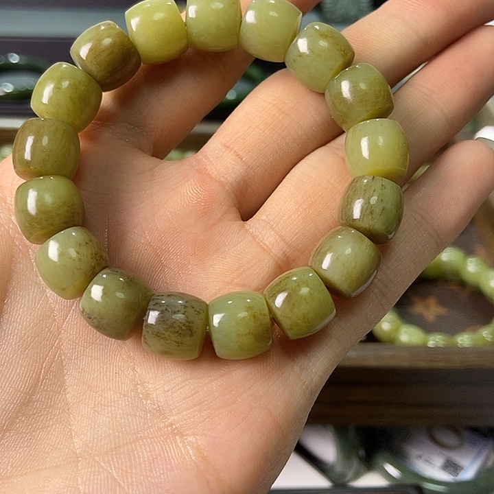 ****筱和田玉未镶嵌手链