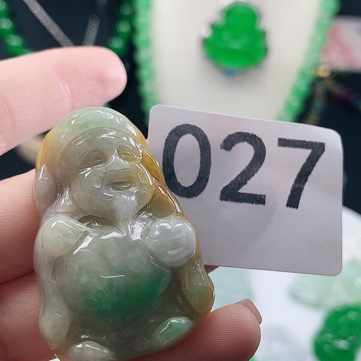 翡翠未镶嵌吊坠(赠链)