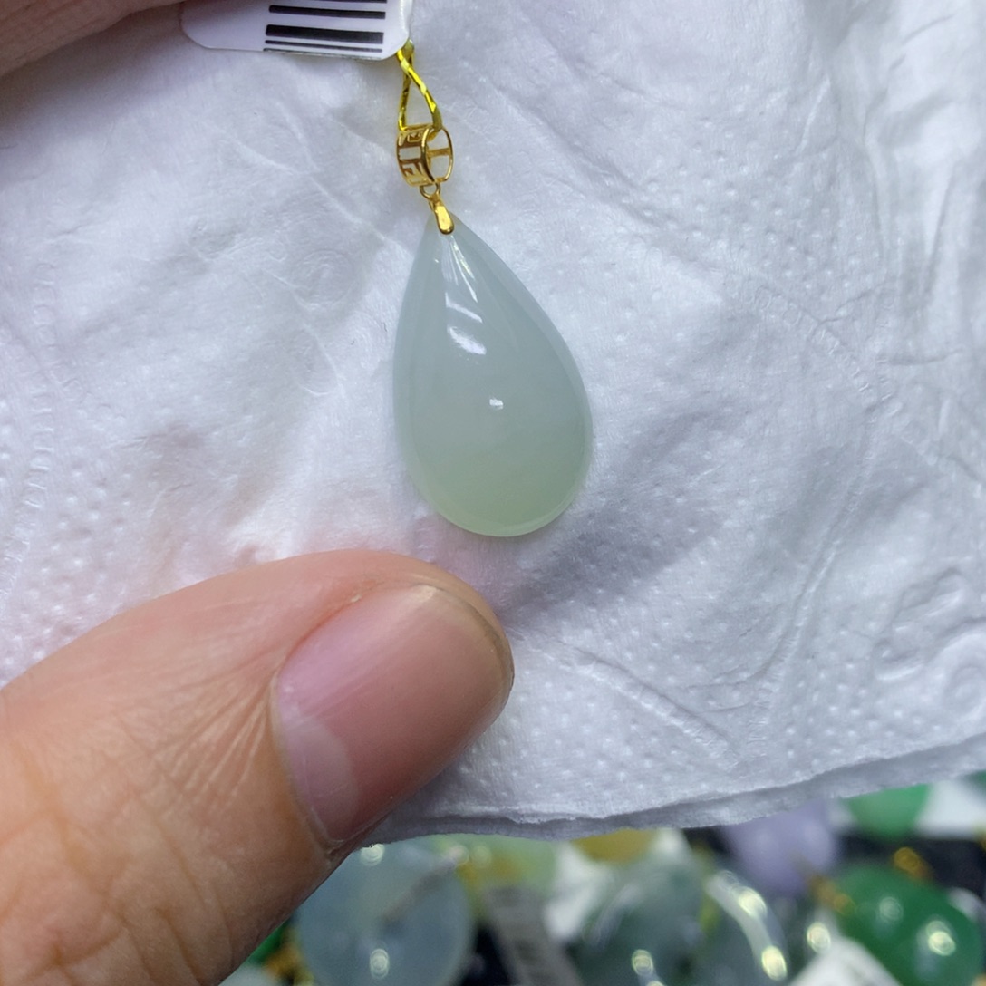 颈饰18K金镶嵌翡翠