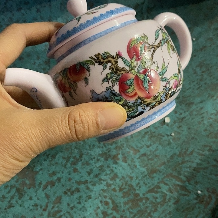 摆件陶红稀土寿桃蓝边茶壶
