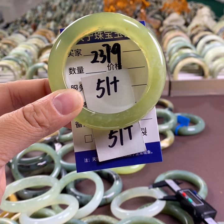 未镶嵌蛇纹石玉手链2379