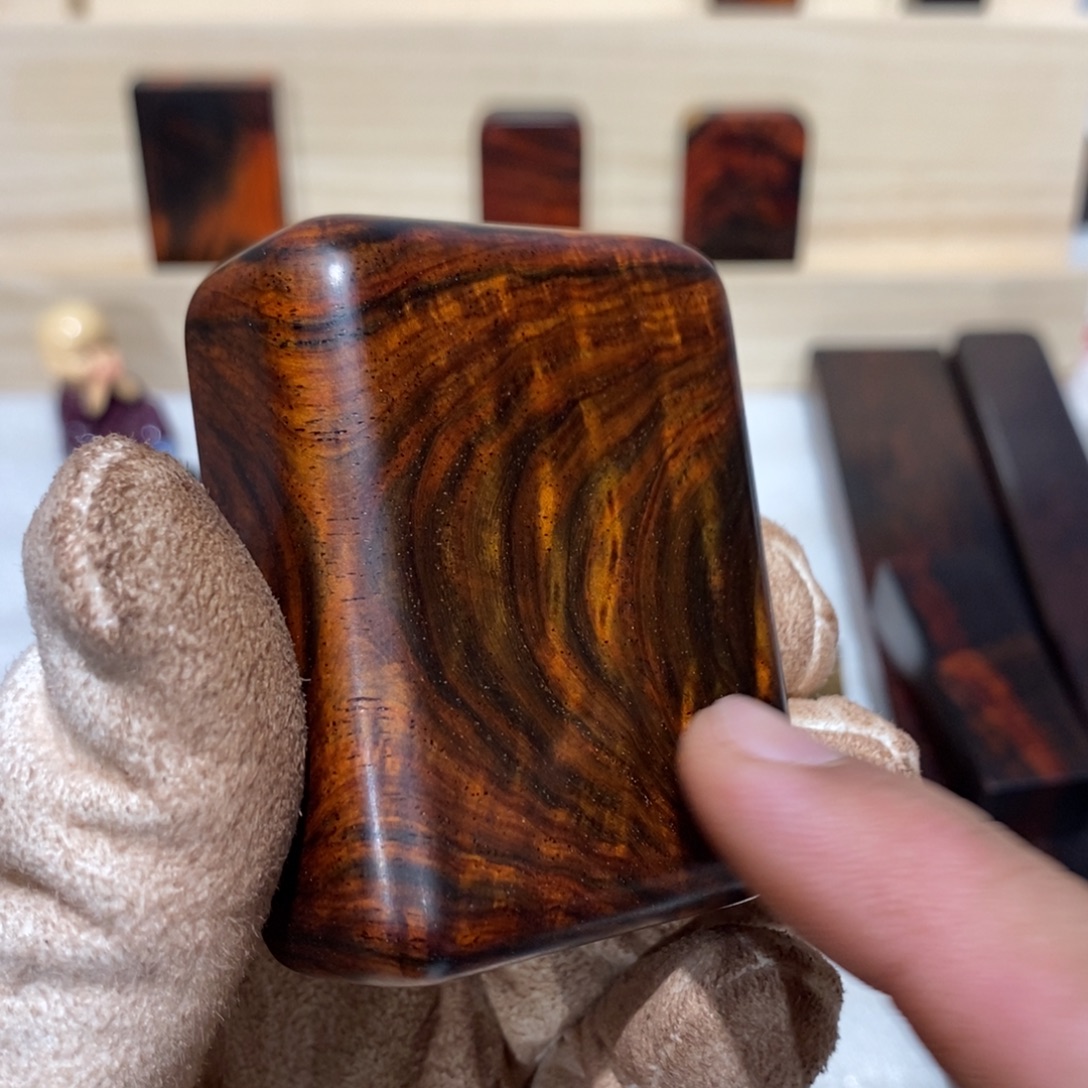 不***热交趾黄檀（大红酸枝）