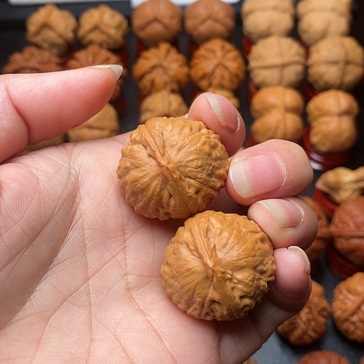文玩核桃吊坠荔枝纹