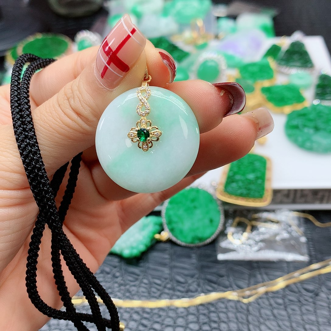 【闪购商品】翡翠吊坠(赠链)合金，