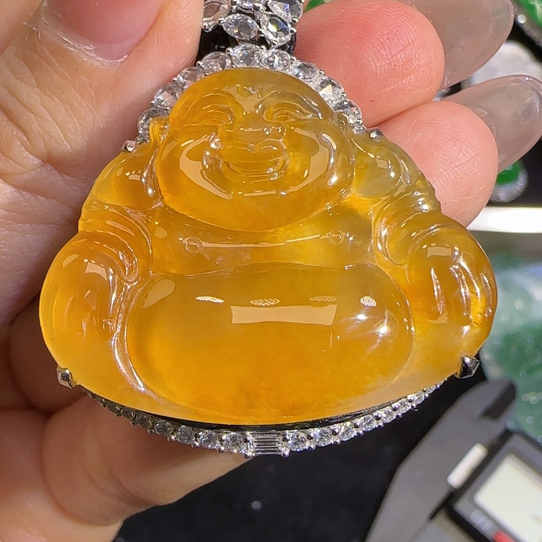 翡翠颈饰18K金镶嵌。