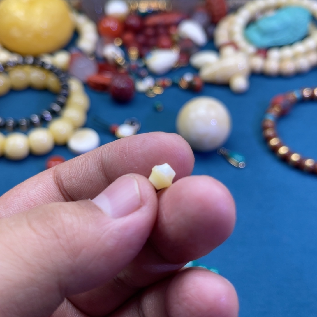 琥珀未镶嵌珠宝奇石66