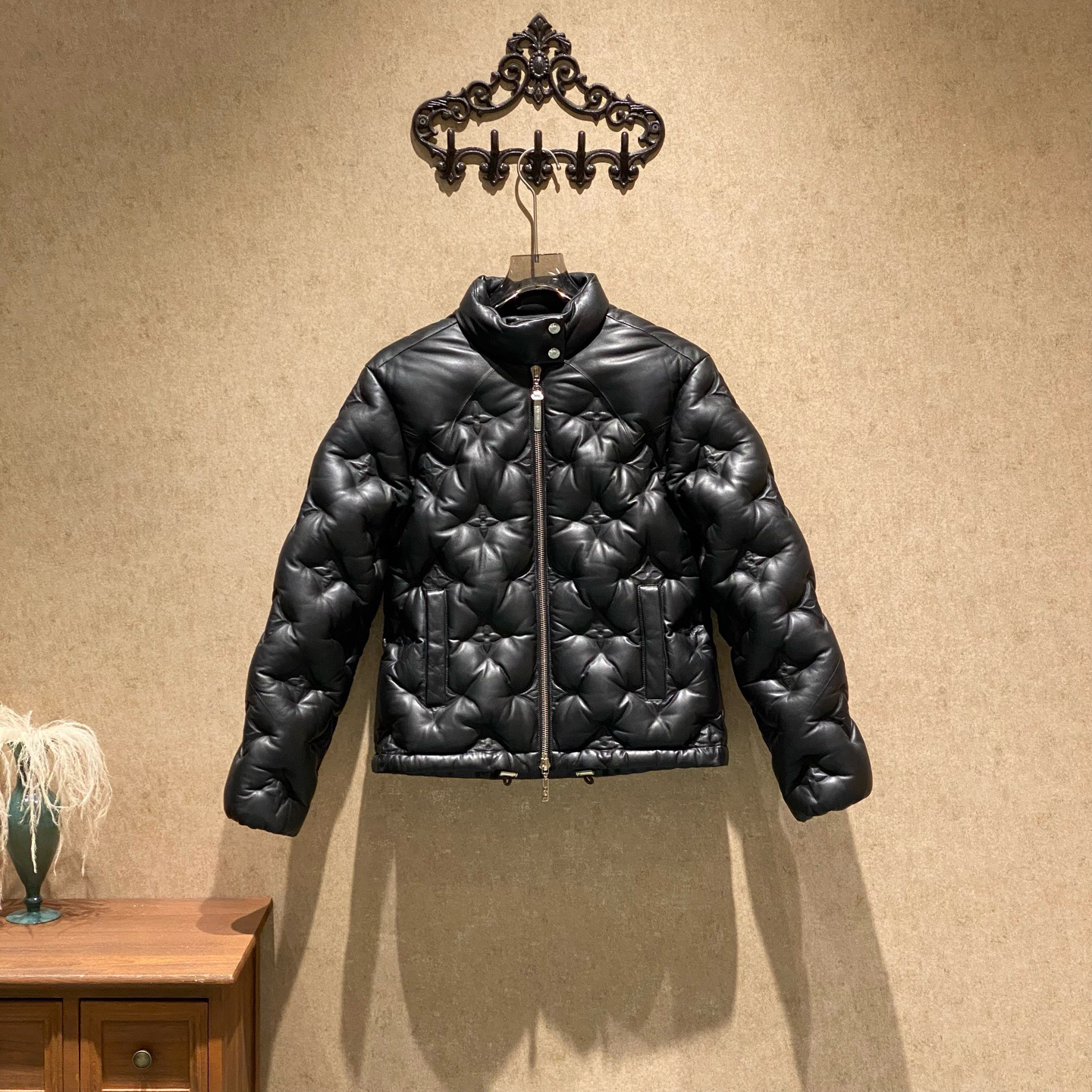 99新 LouisVuitton/路易威登 小羊皮满印浮雕羽绒服/36码/40247