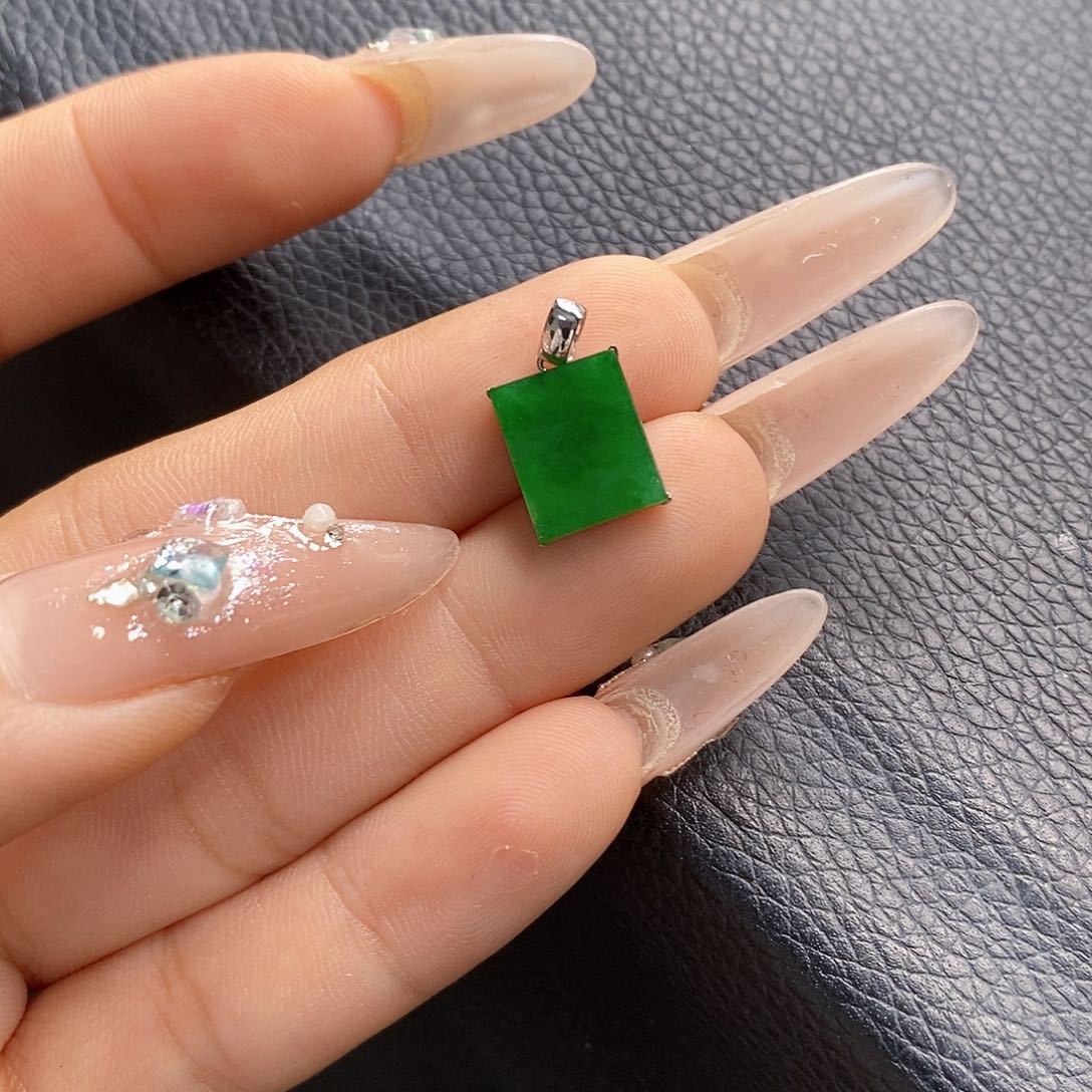 翡翠18K金镶嵌颈饰高****翡翠