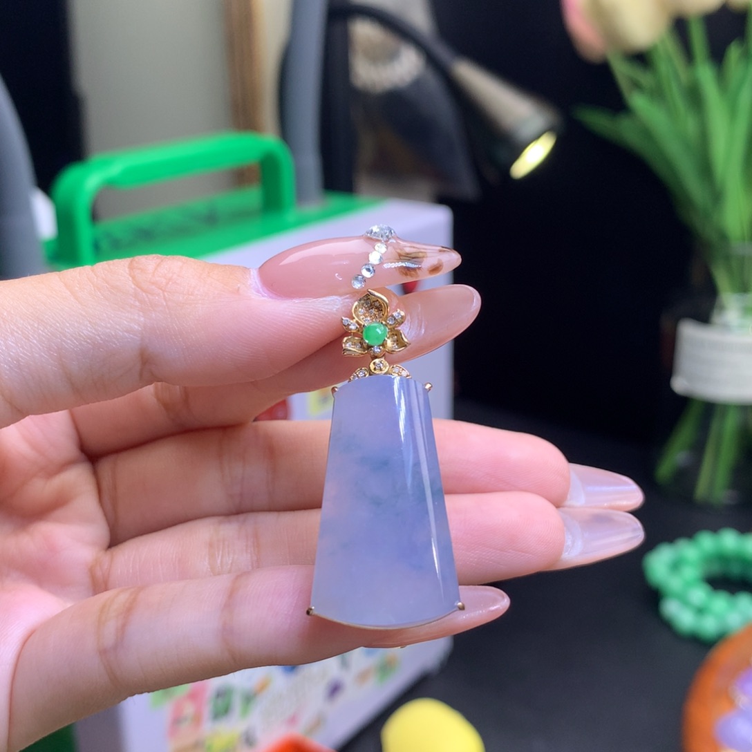 翡翠18K金镶嵌颈饰