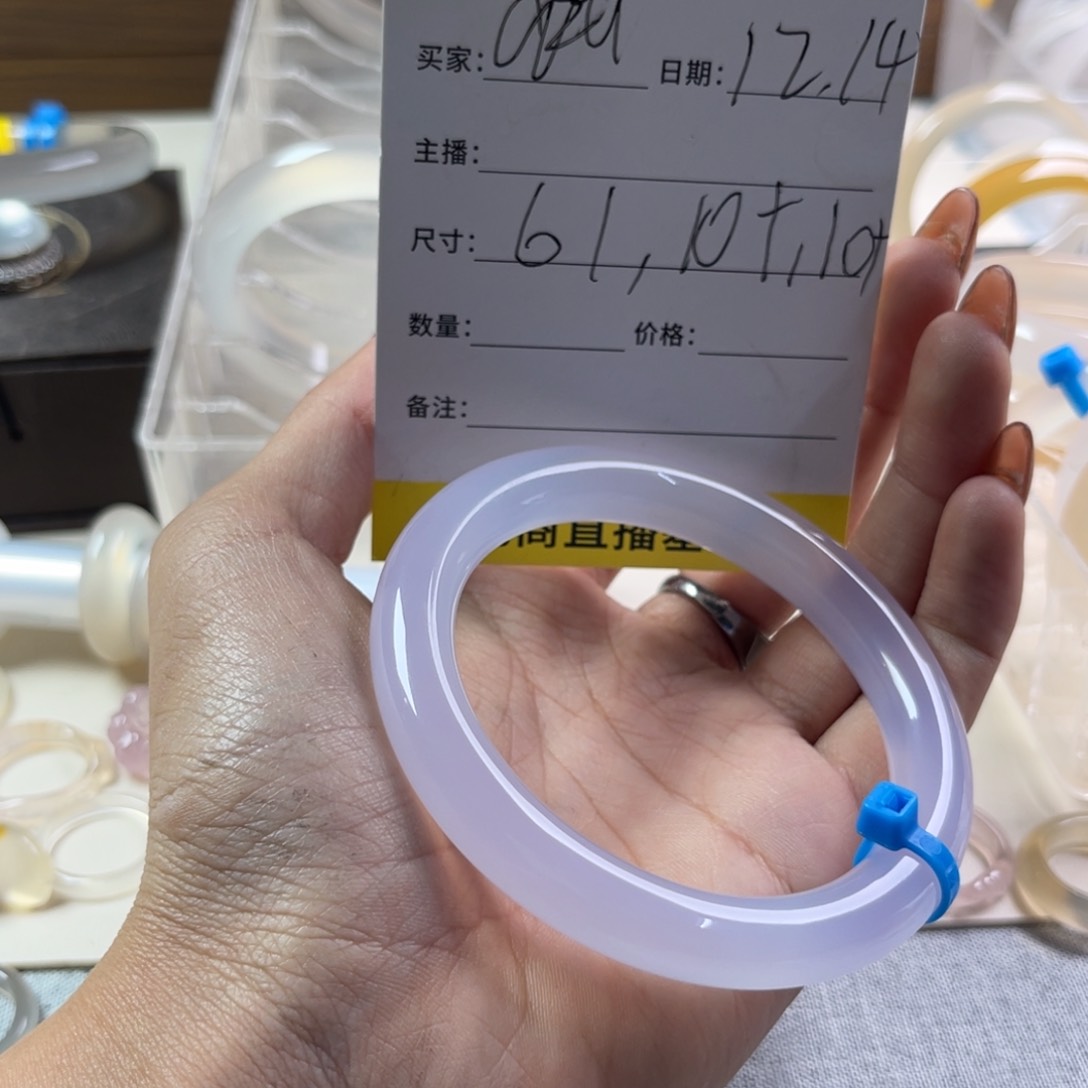 手镯玛瑙/玉髓未镶嵌q****r