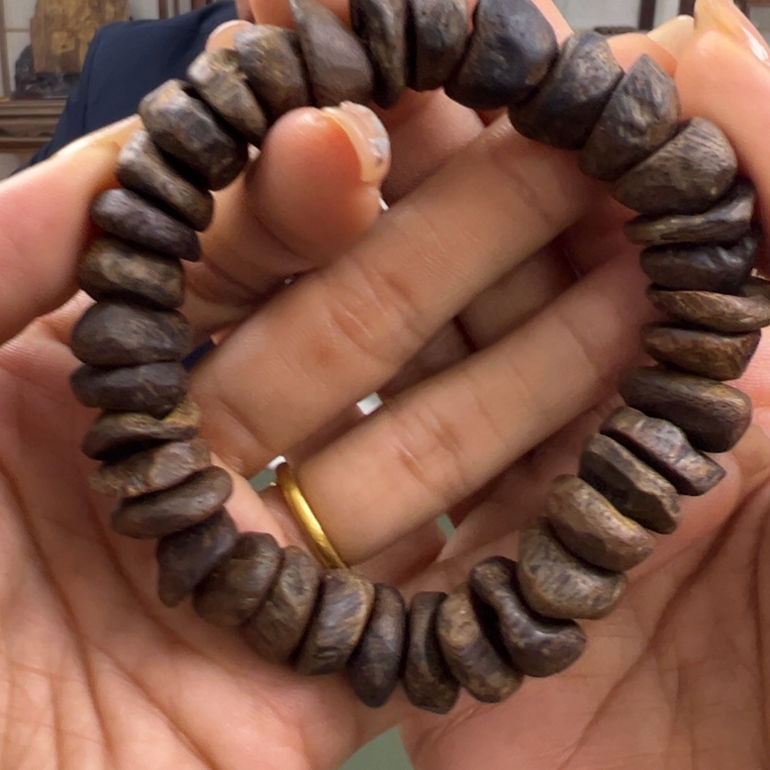 沉香手串透顶绿沉水包壳卡1.3/27g+