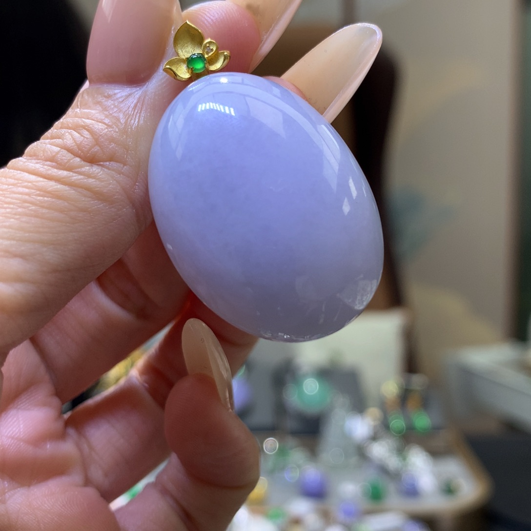 颈饰18K金镶嵌翡翠