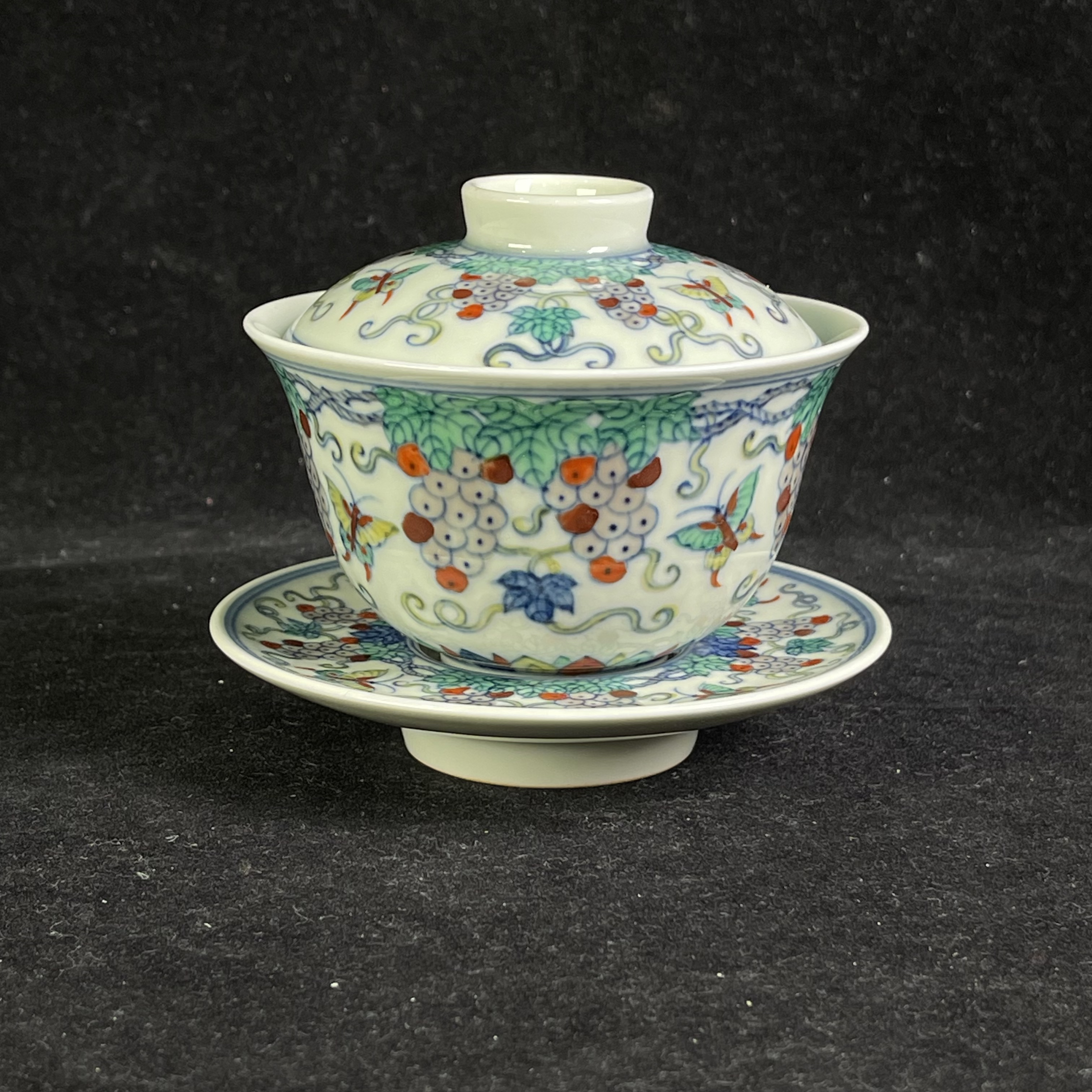 M斗彩葡萄纹三才盖碗