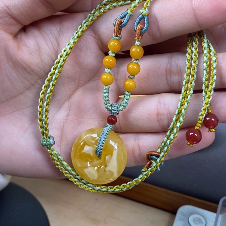 琥珀裸石未镶嵌平安扣