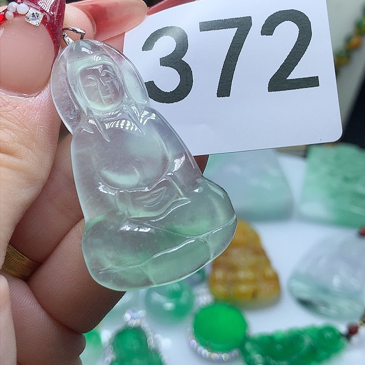 翡翠吊坠(赠链)未镶嵌