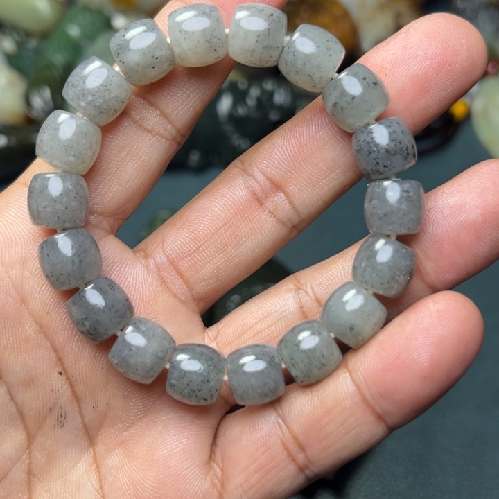 和田玉未镶嵌把件