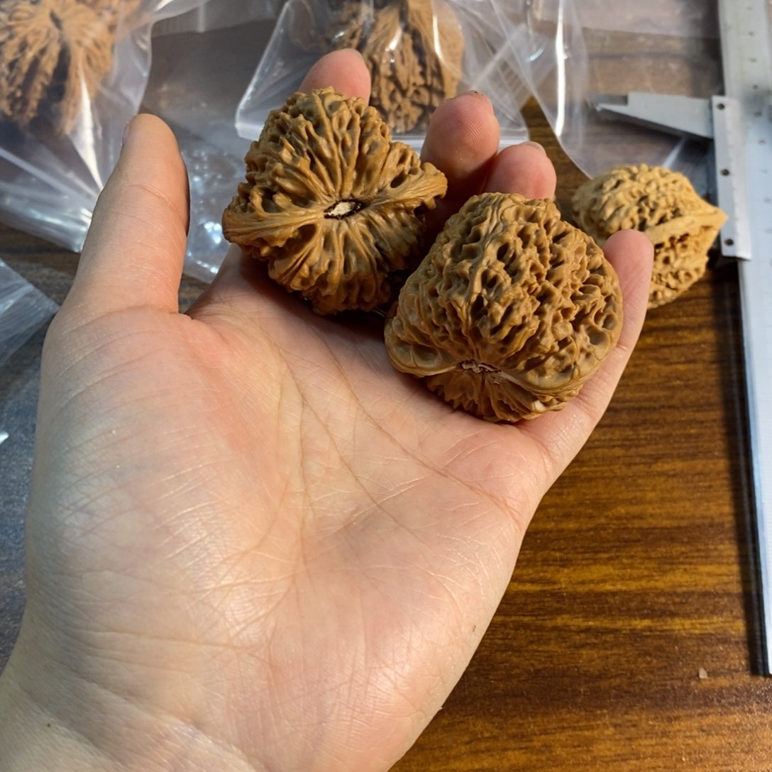 文玩核桃吊坠不****失南疆380