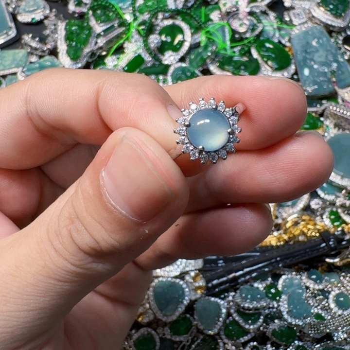 翡翠未镶嵌颈饰天然A货翡翠放漏