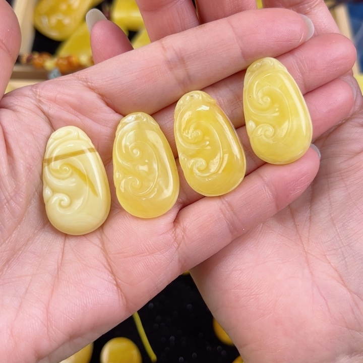 琥珀裸石未镶嵌琥珀