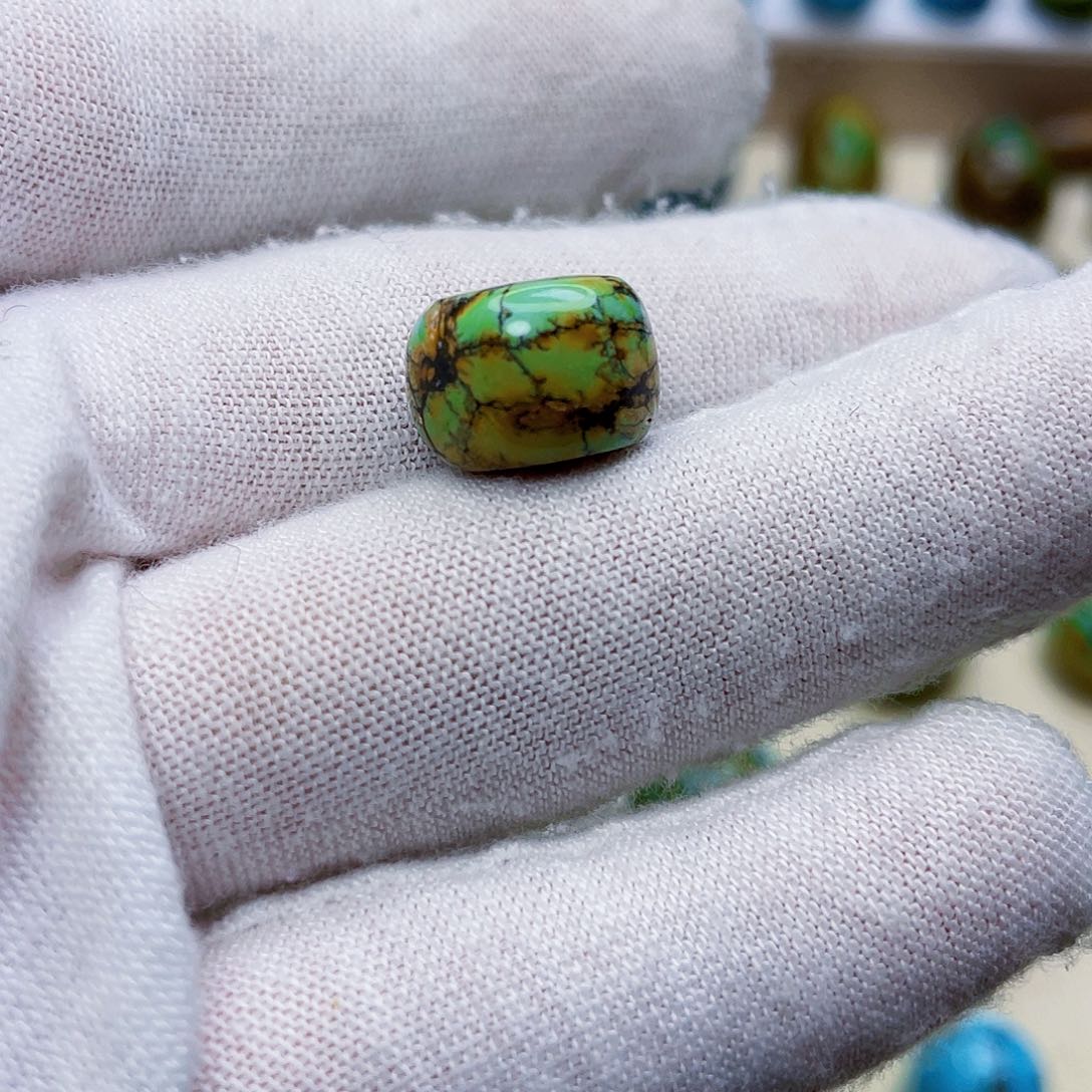 绿松石未镶嵌饰品