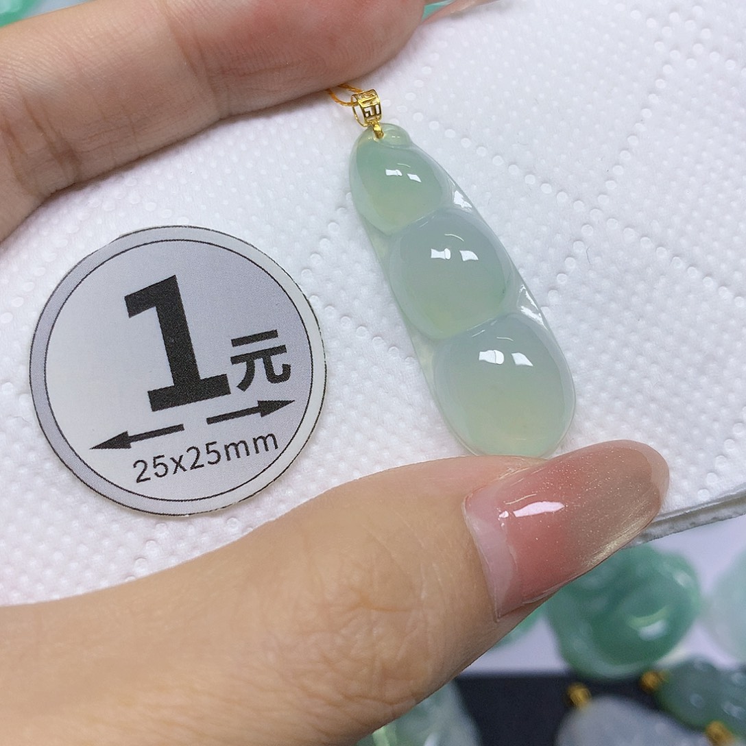 颈饰18K金镶嵌翡翠挂件