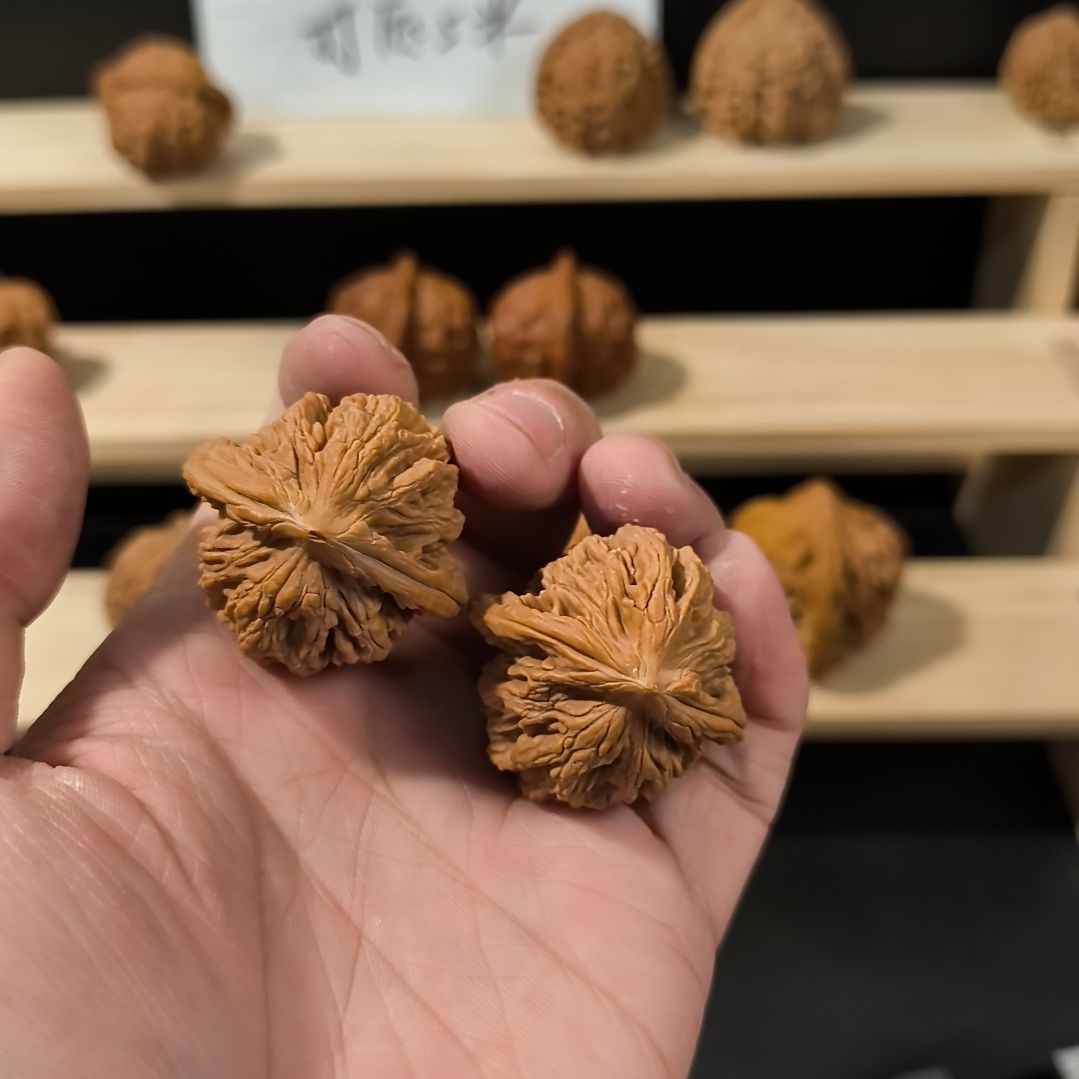 文玩核桃吊坠36虎头